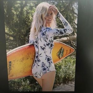 Amuse Society spring women’s wetsuit